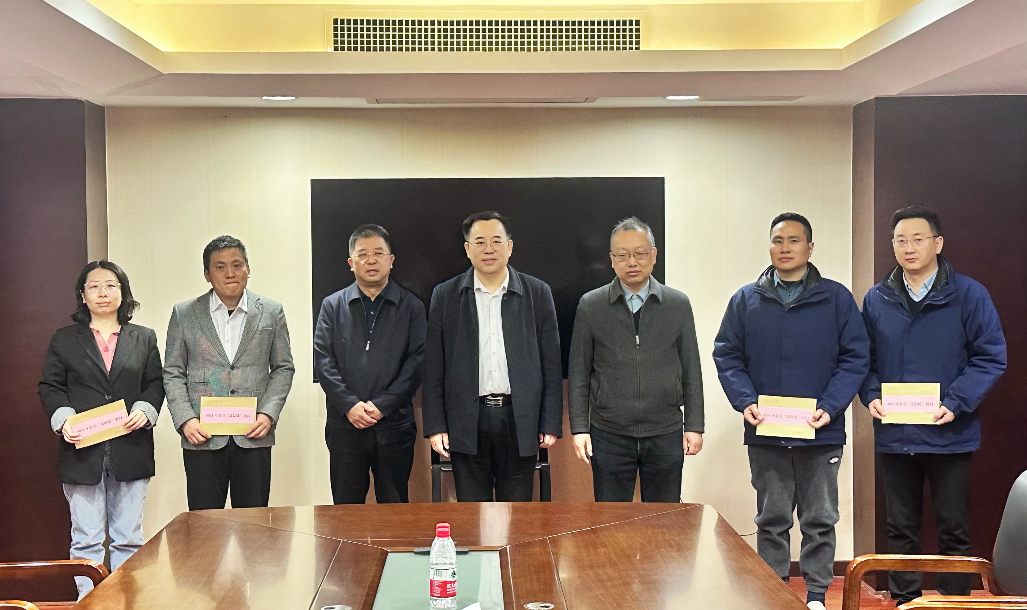 寒冬送温暖，关爱暖人心——乐鱼平台-乐鱼（中国）一站式服务平台开展2024年春节“送温暖”走访慰问活动