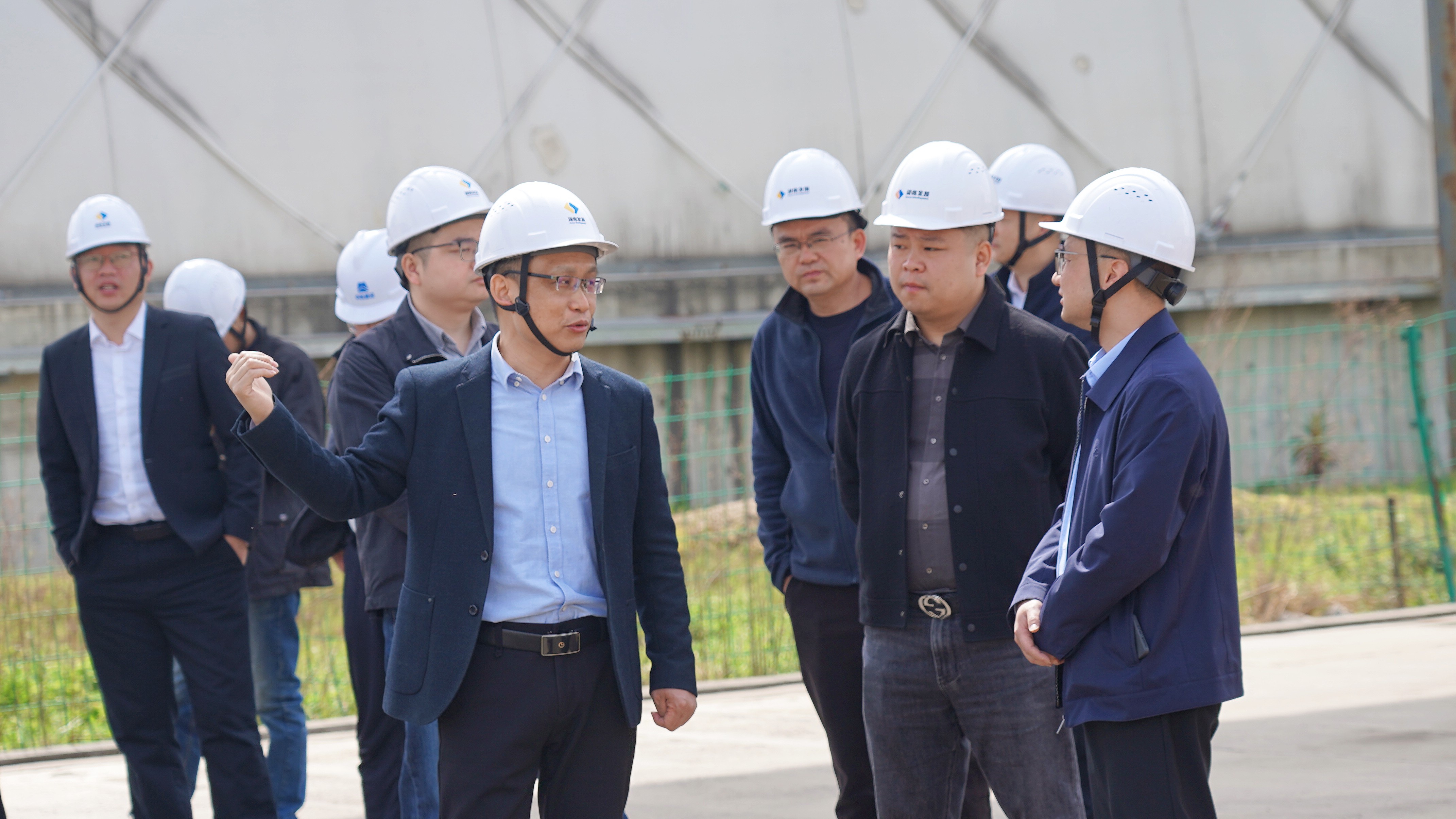 沅江市副市长雷亮调研乐鱼平台-乐鱼（中国）一站式服务平台机制砂和砂石集散中心项目
