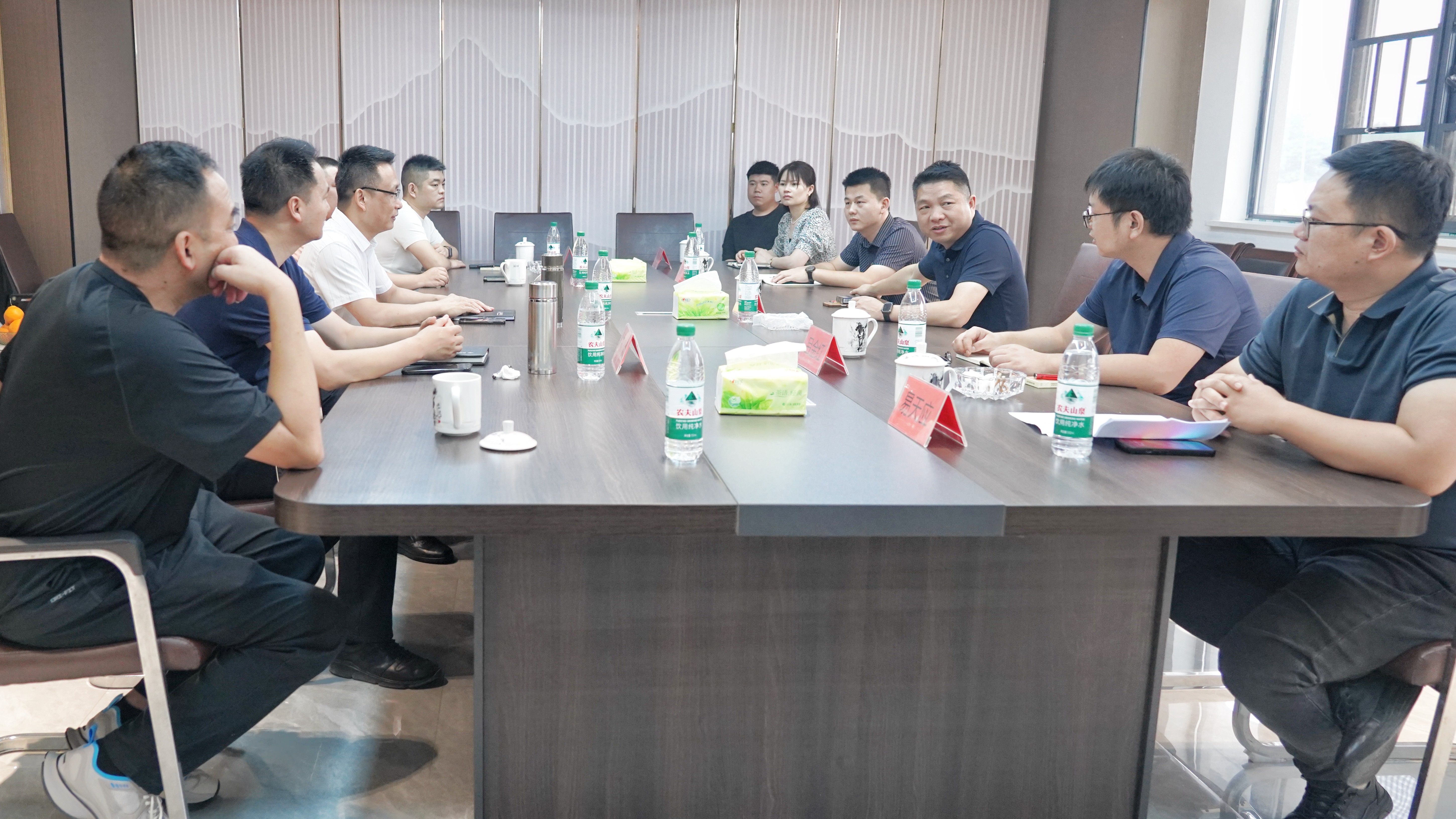 湖南港发集团赴乐鱼平台-乐鱼（中国）一站式服务平台益沅公司开展合作交流